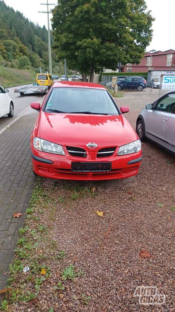 Nissan Almera 2001 m Hečbekas