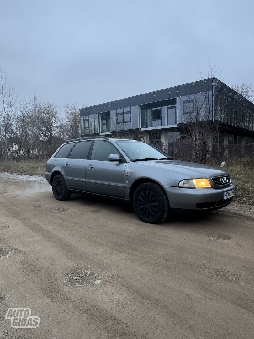 Audi A4 1996 m Universalas