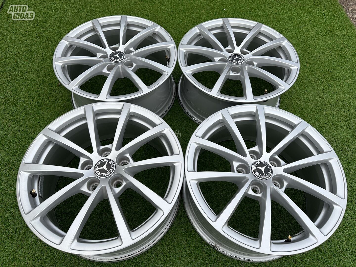 Mercedes-Benz Siunciam, 7.5J ET36 light alloy R17 rims