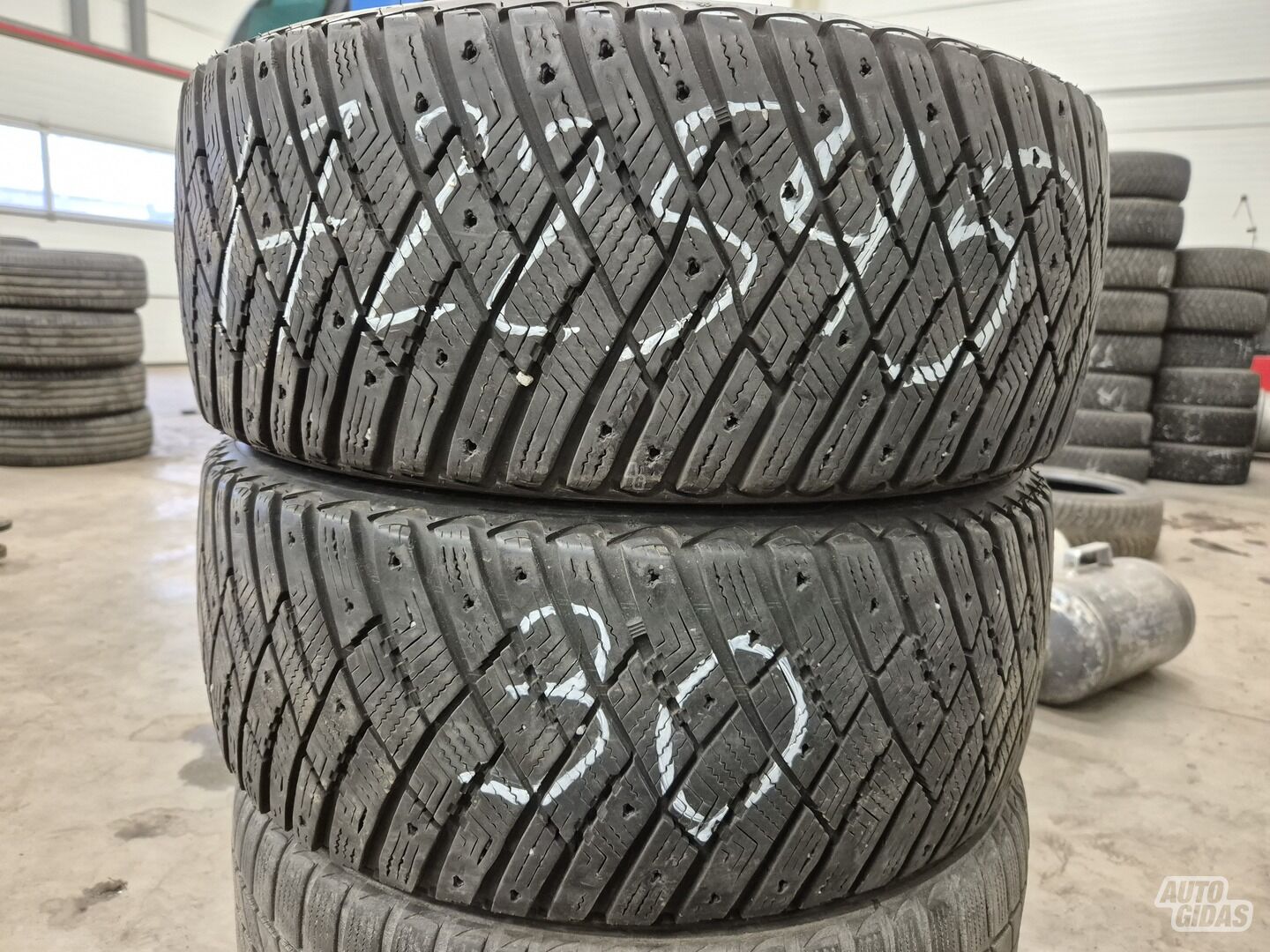 Goodyear R17 žieminės padangos lengviesiems