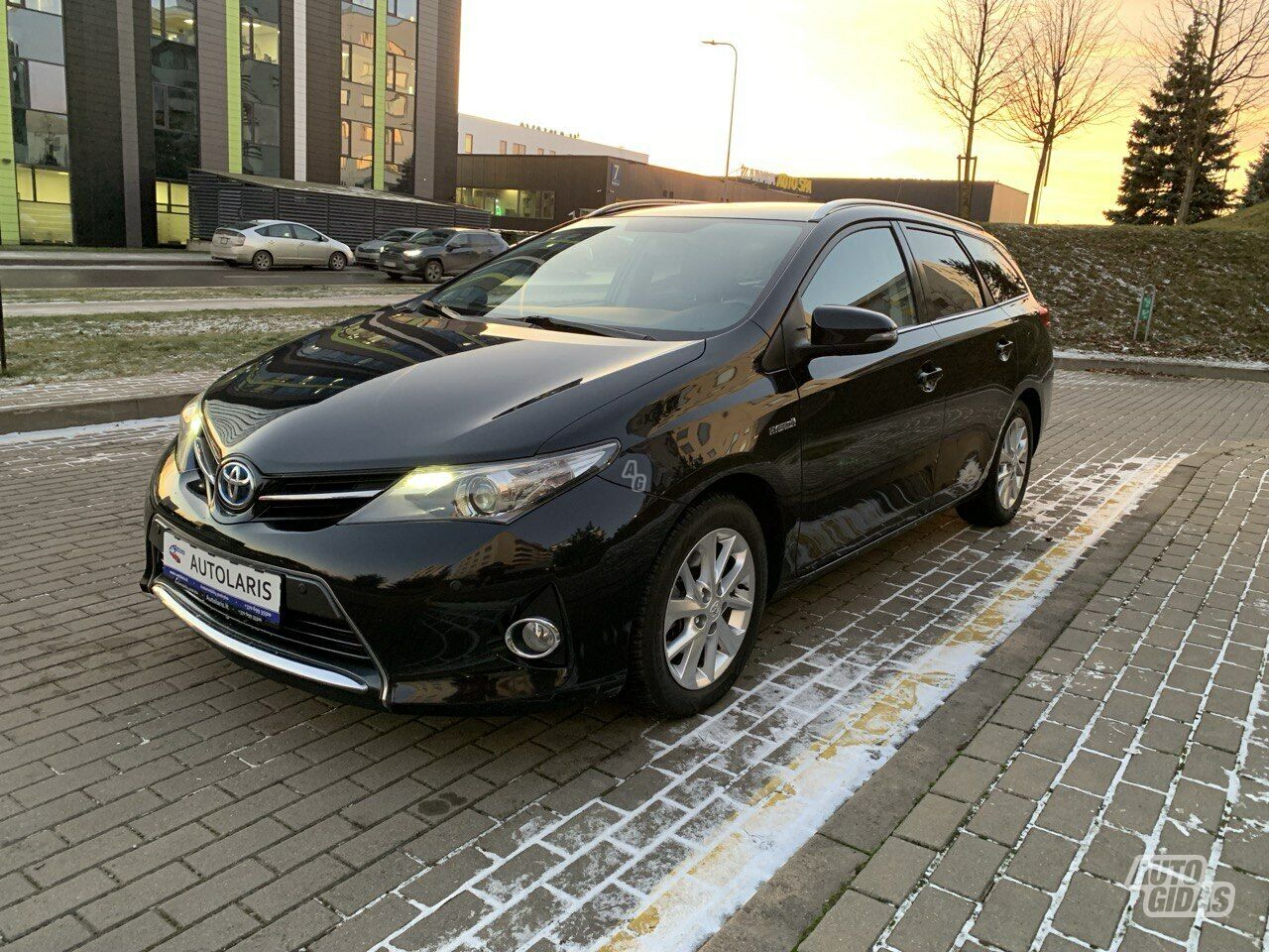 Toyota Auris Hybrid 2014 г