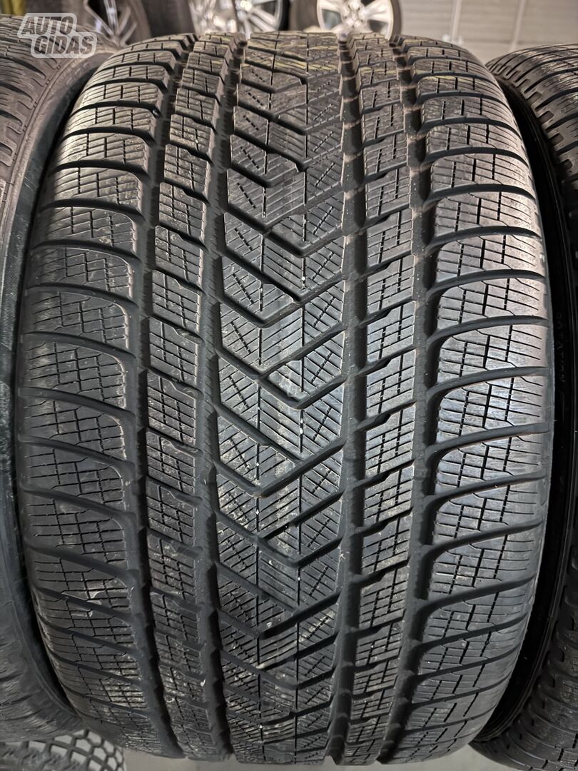 Pirelli 275/35-22 ir 315/30 R22 žieminės padangos lengviesiems