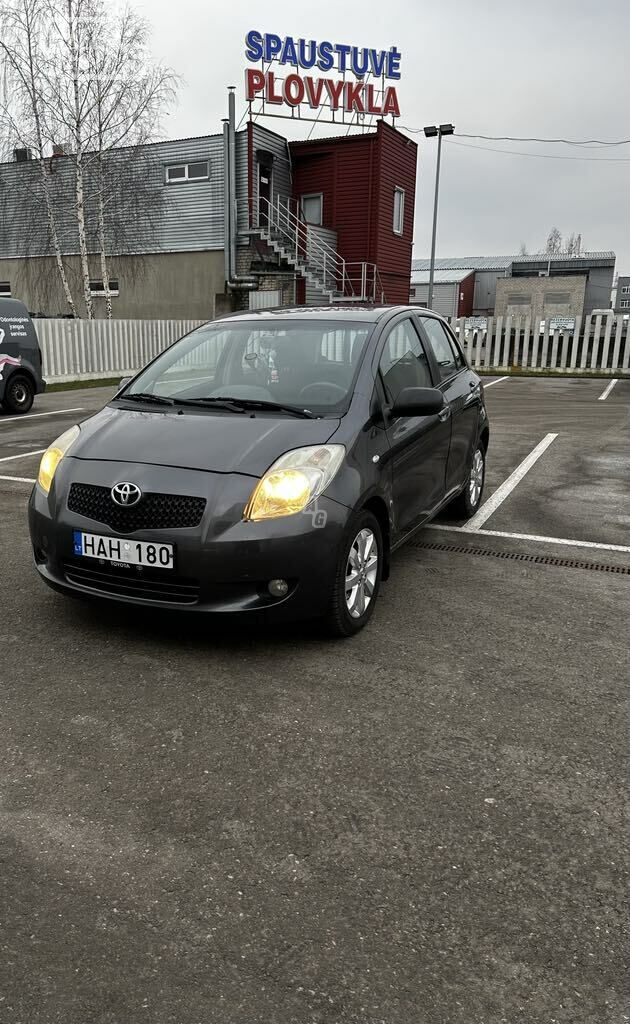 Toyota Yaris 2008 y Hatchback