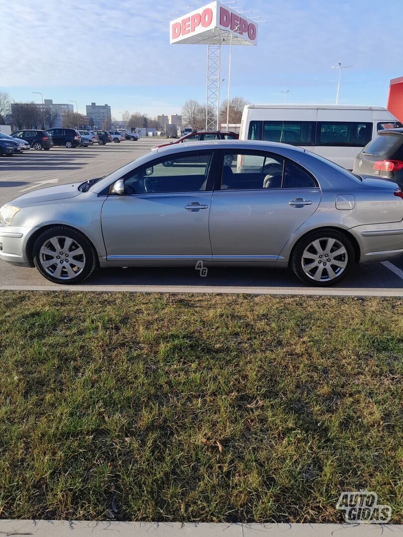 Toyota Avensis 2008 y Sedan