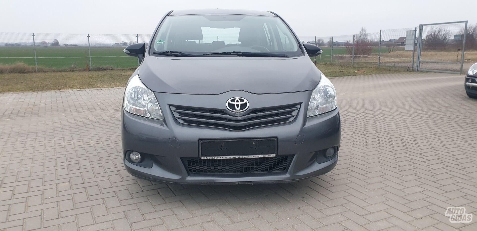 Toyota Verso 2009 г Минивэн