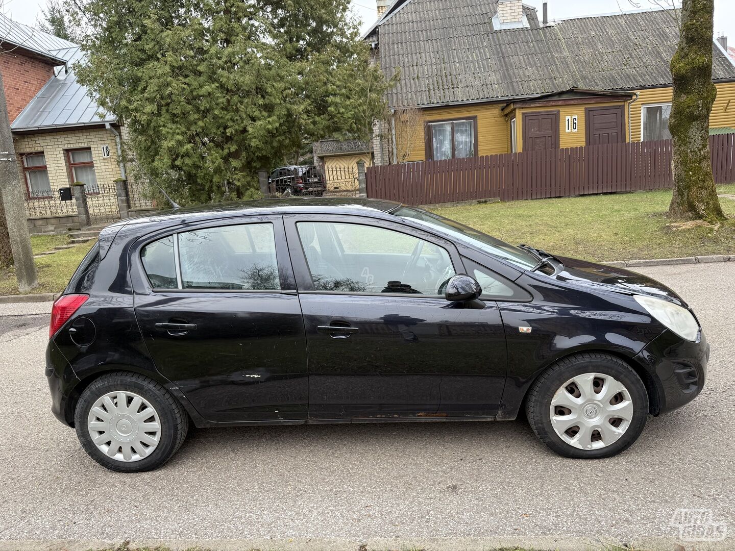 Opel Corsa 2010 г Хэтчбек