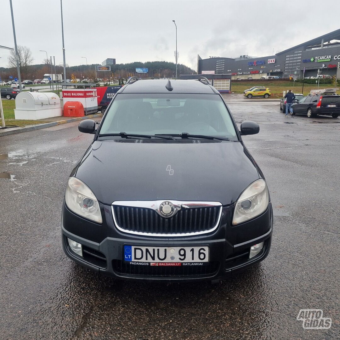 Skoda Roomster 2008 г Минивэн