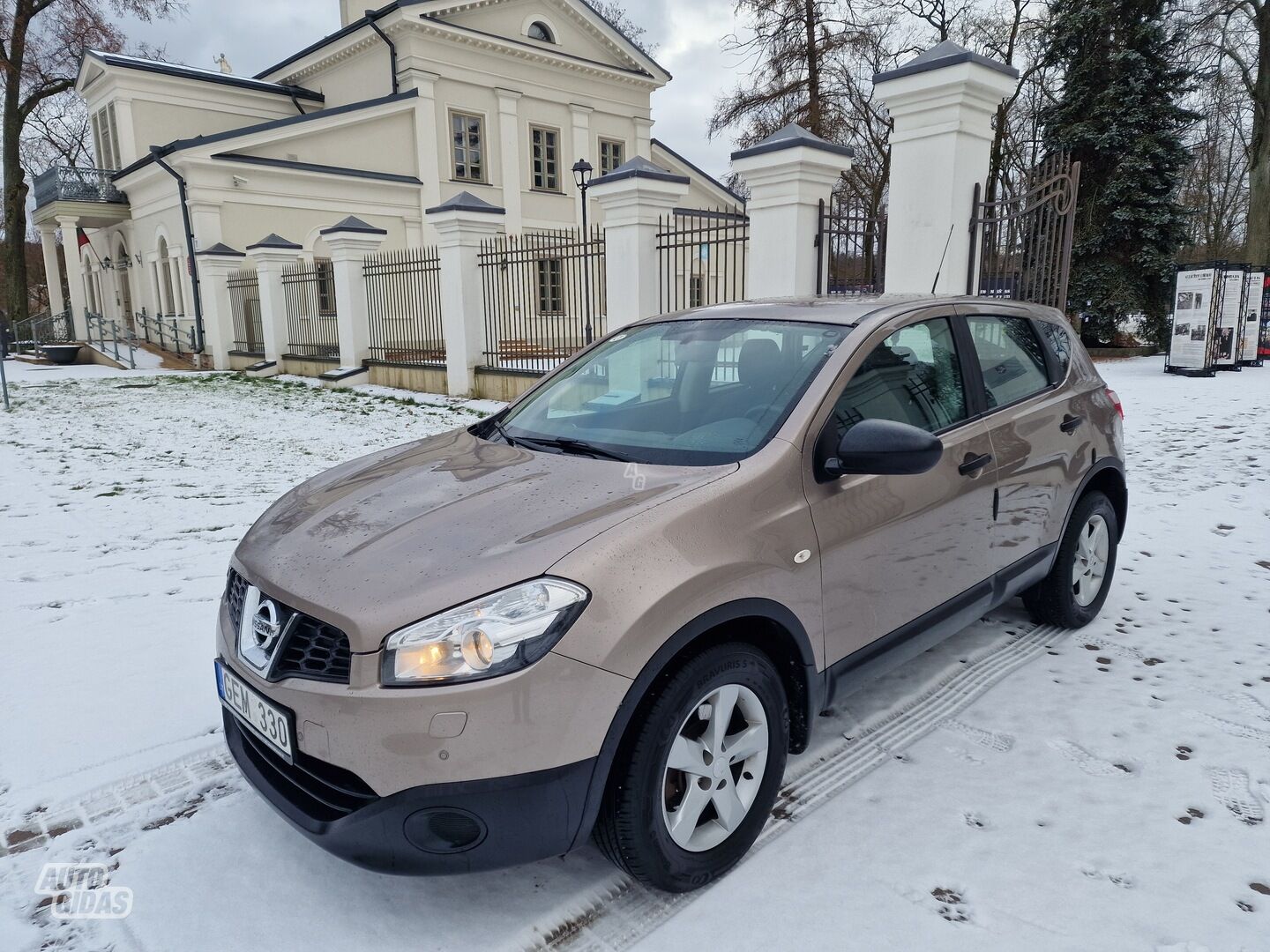 Nissan Qashqai 2012 y Off-road / Crossover