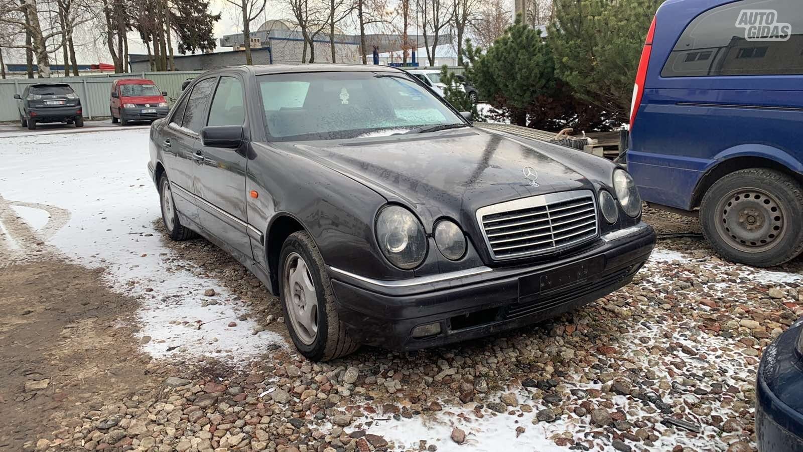 Mercedes-Benz E 280 1998 г Седан