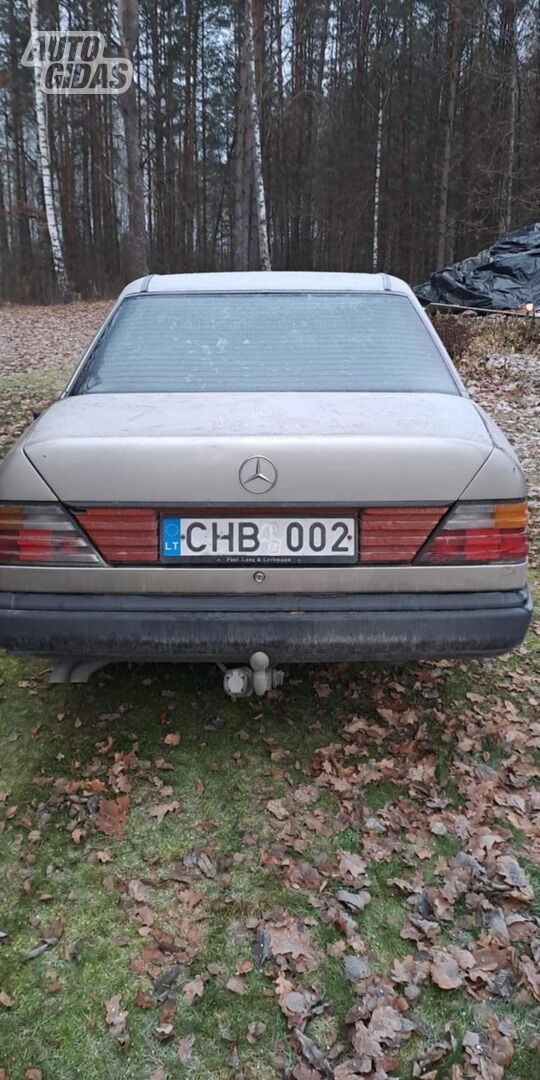 Mercedes-Benz E 300 1988 г Седан