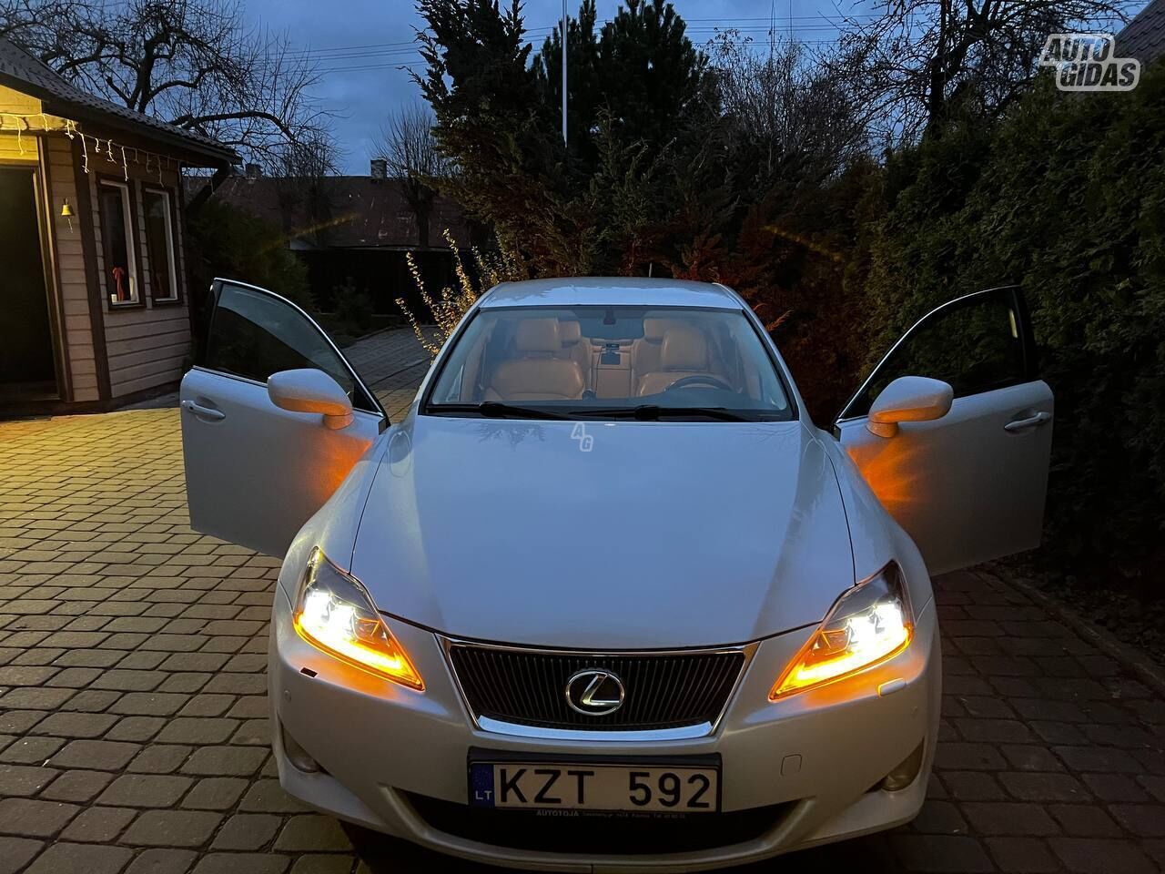 Lexus IS 220 2009 m Sedanas