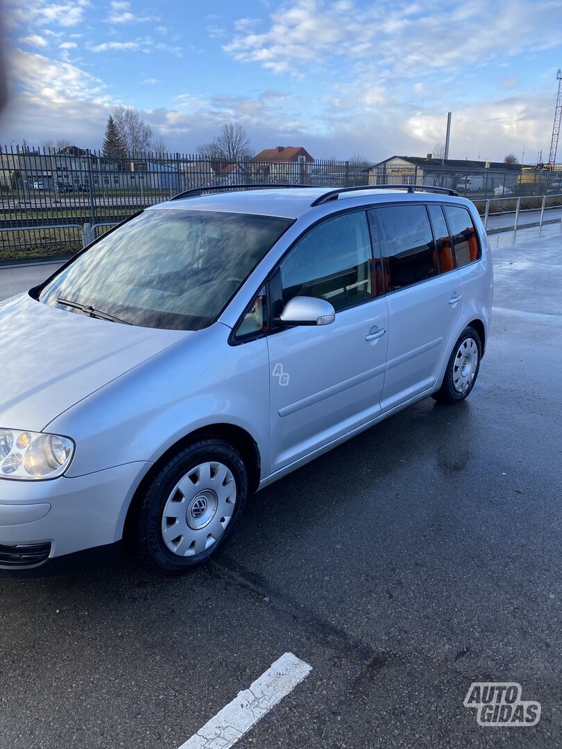 Volkswagen Touran 2005 г Седан