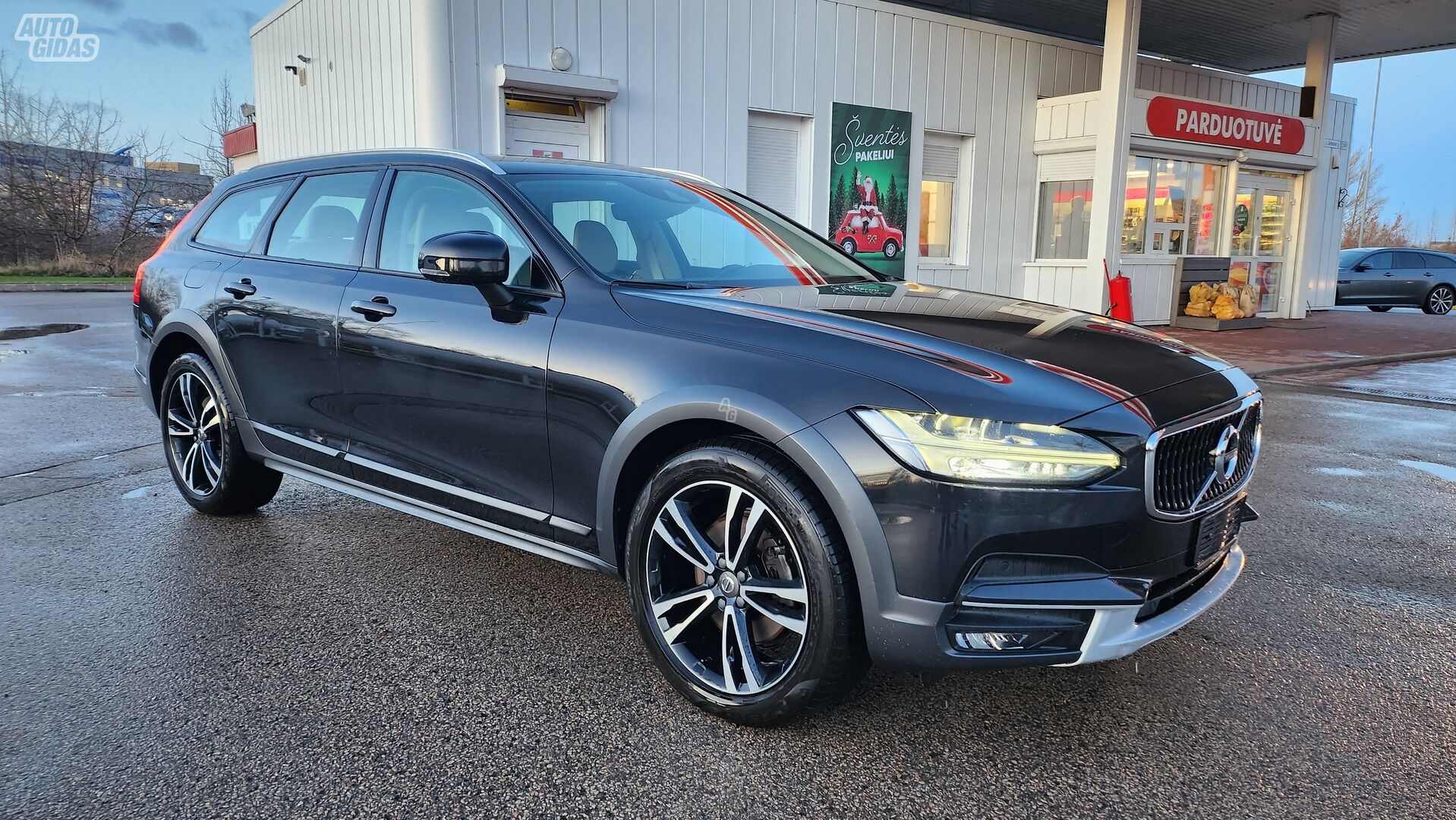 Volvo V90 Cross Country 2017 y Off-road / Crossover