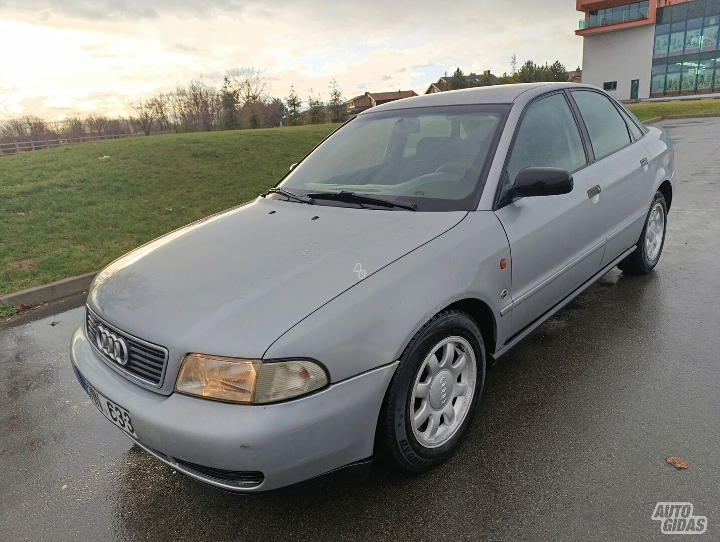 Audi A4 1998 m Sedanas