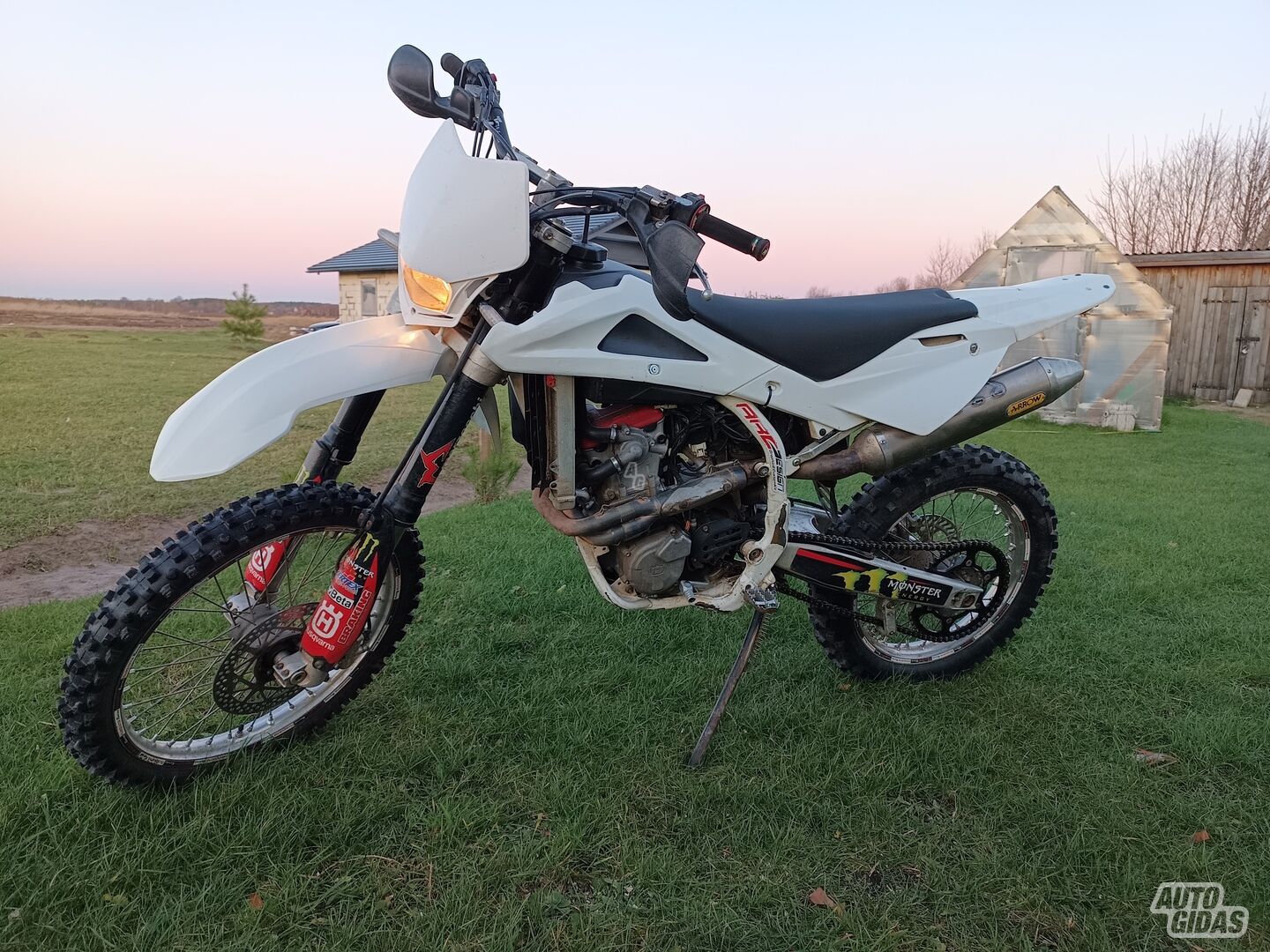 Husqvarna TE 2009 y Enduro motorcycle