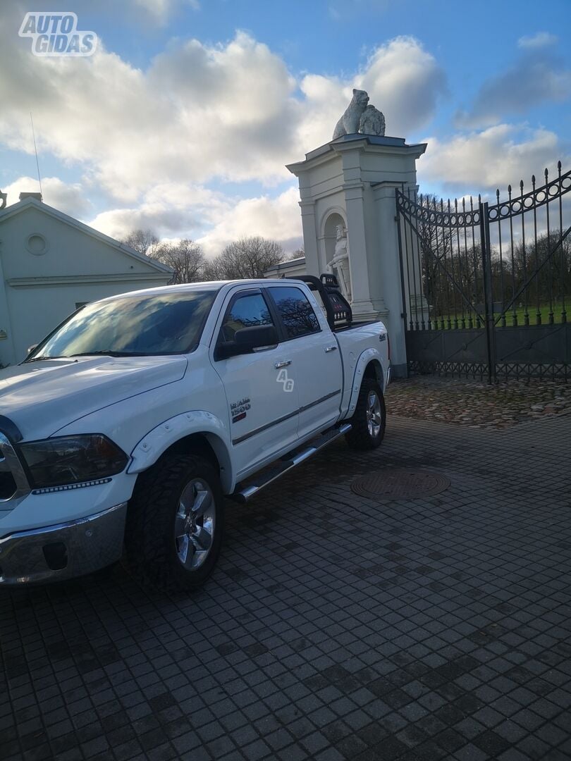 Dodge RAM 2015 г Пикап