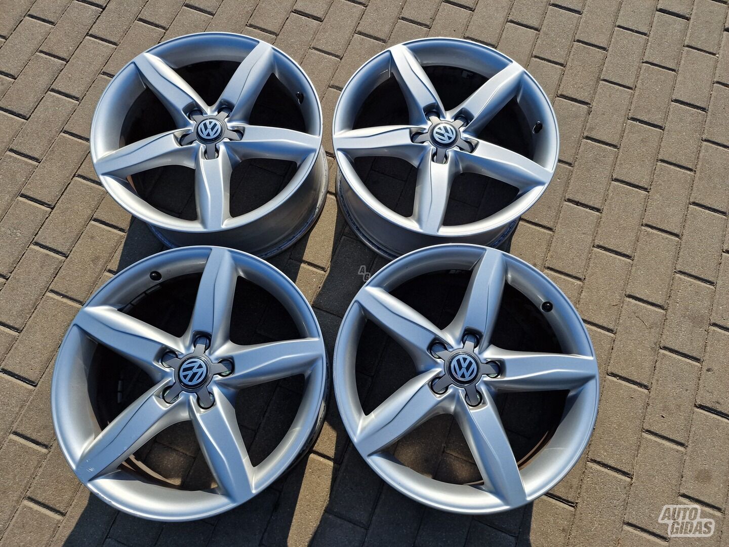 Volkswagen Passat (2005-2024m) Passat light alloy R18 rims