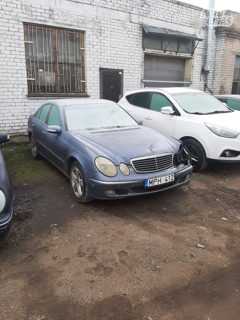 Mercedes-Benz E 270 2003 г Седан