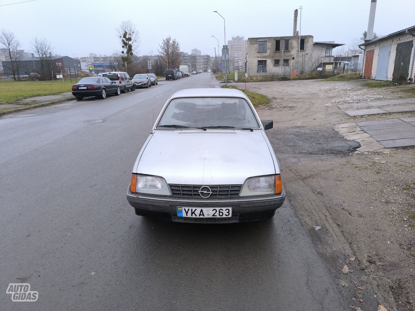 Opel Rekord 1983 y Sedan