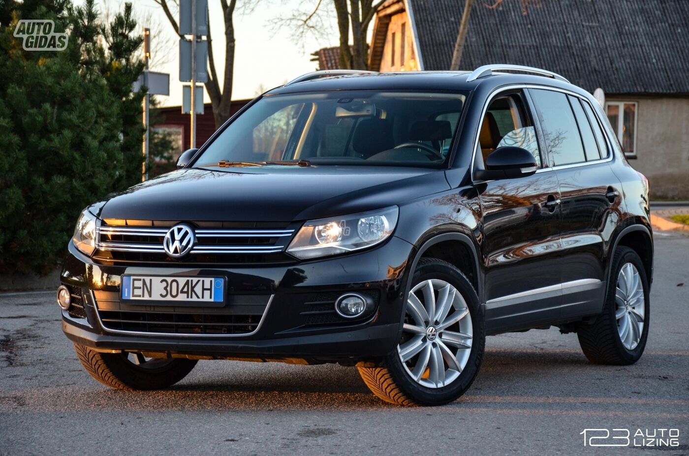 Volkswagen Tiguan 2012 г Внедорожник / Кроссовер