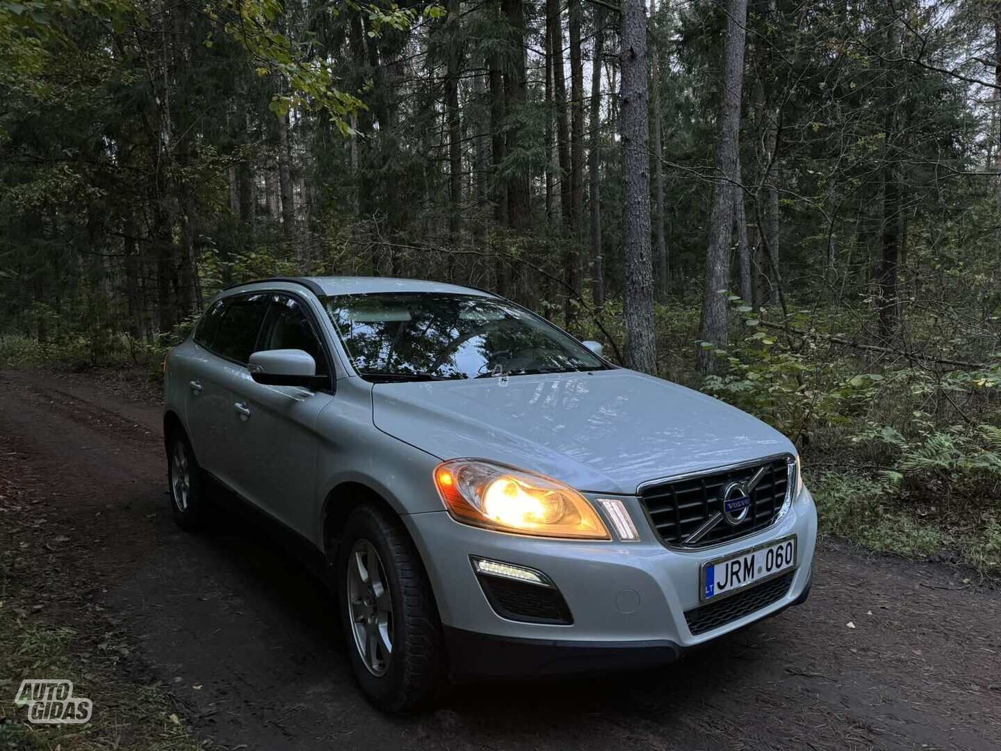 Volvo XC60 2011 г Внедорожник / Кроссовер