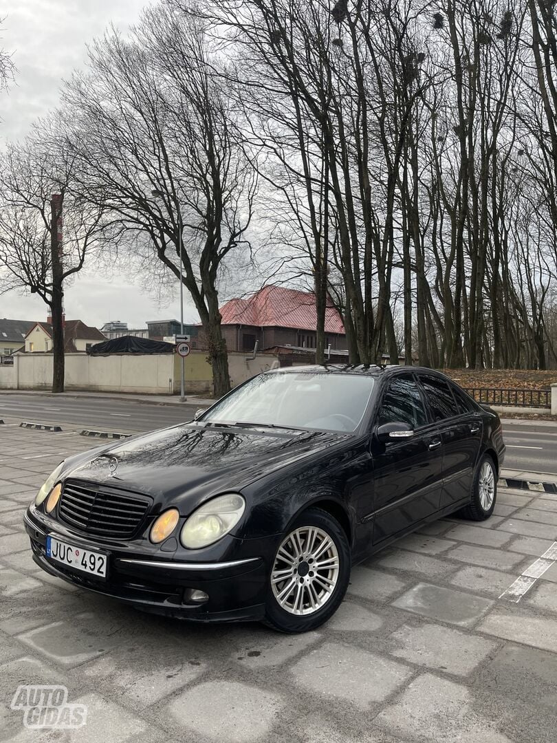 Mercedes-Benz E 270 2002 г Седан