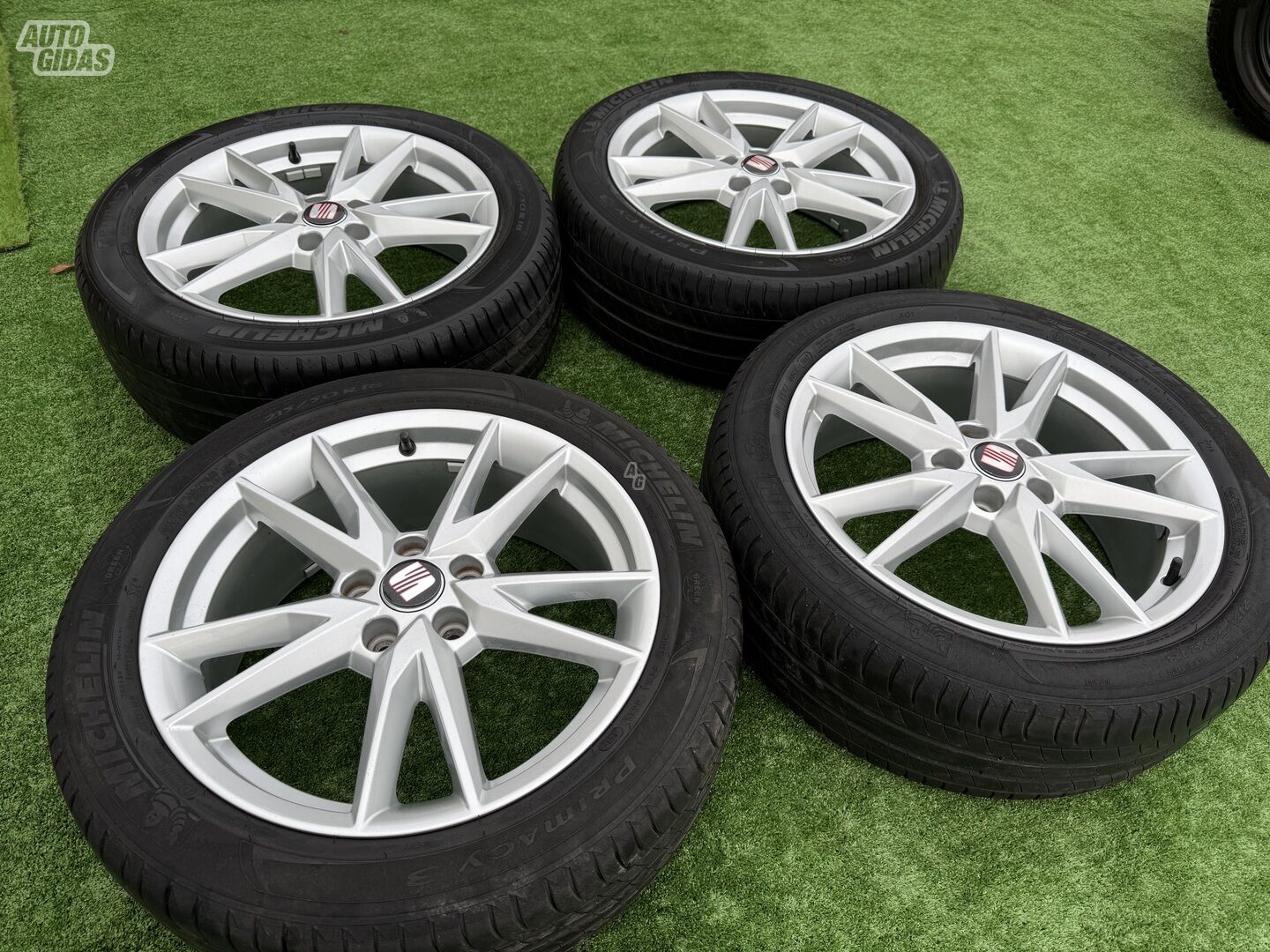 Seat Siunciam, 7J ET45 light alloy R18 rims