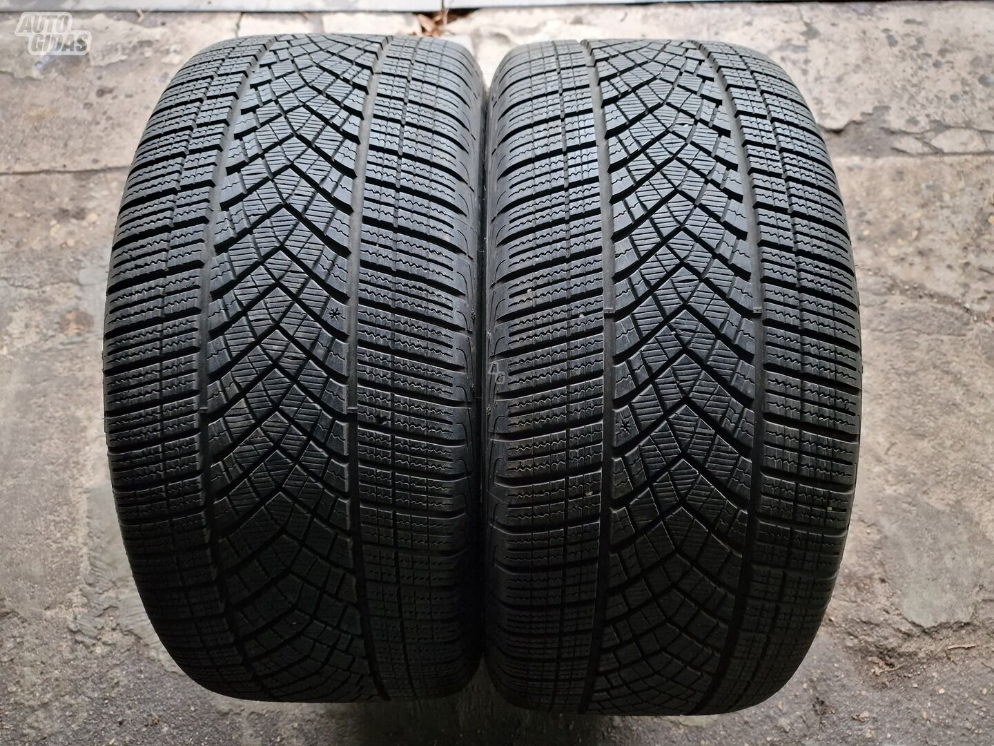 Goodyear UltraGrip Perfomance R20 winter tyres passanger car