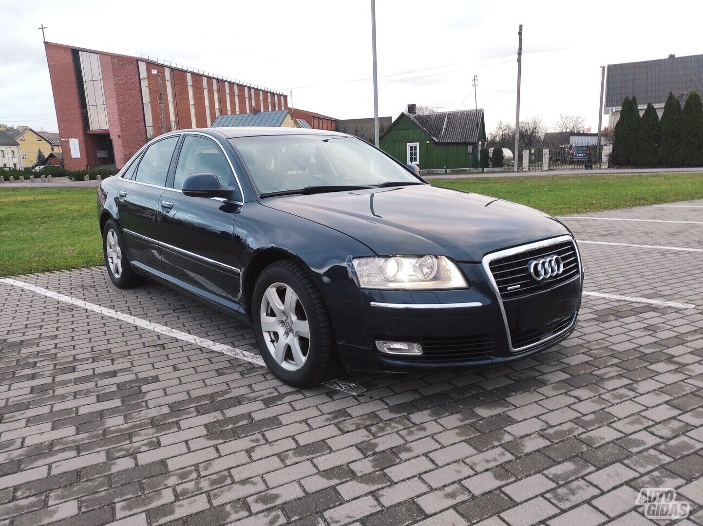 Audi A8 2010 г Седан