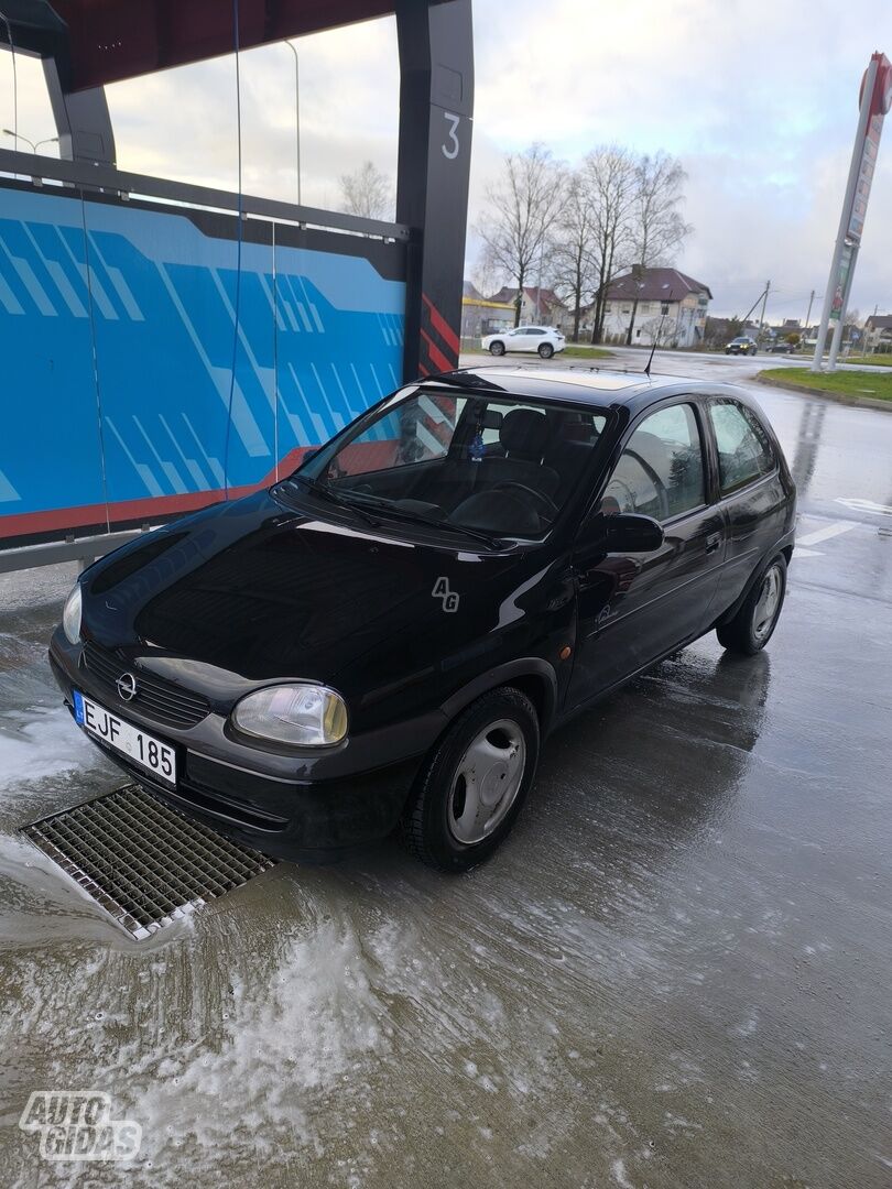 Opel Corsa 1997 г Хэтчбек