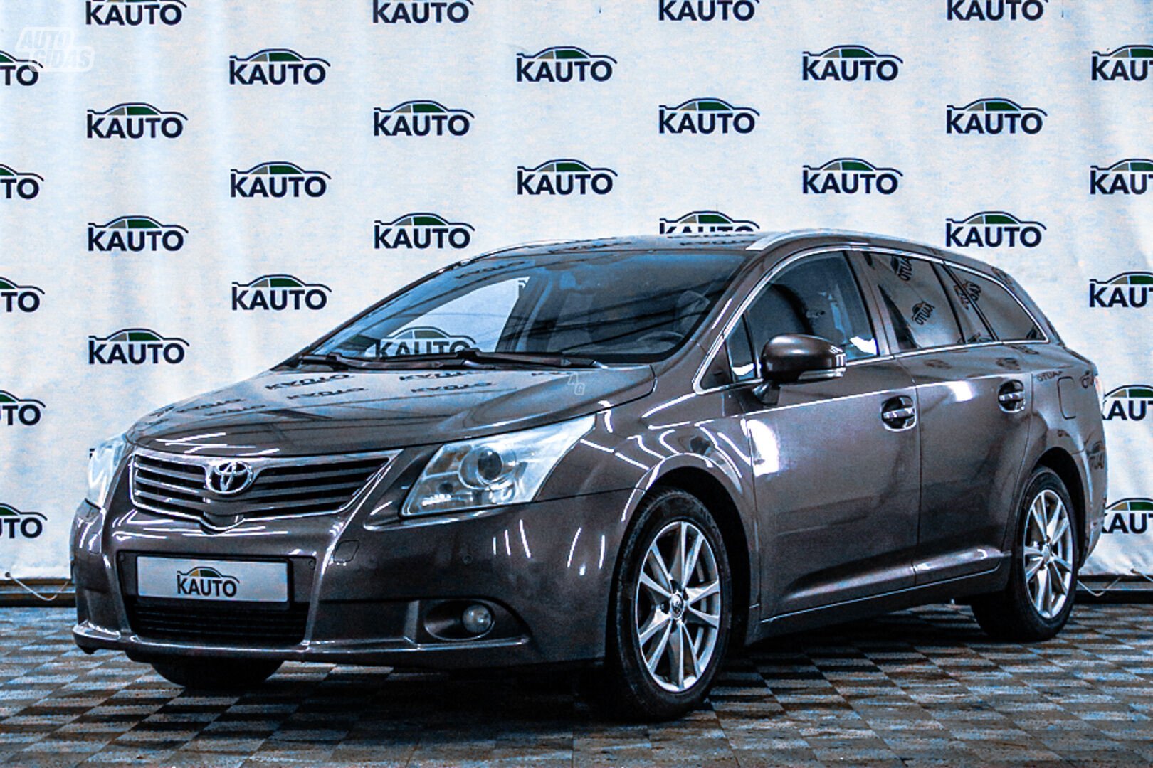 Toyota Avensis 2011 y Wagon