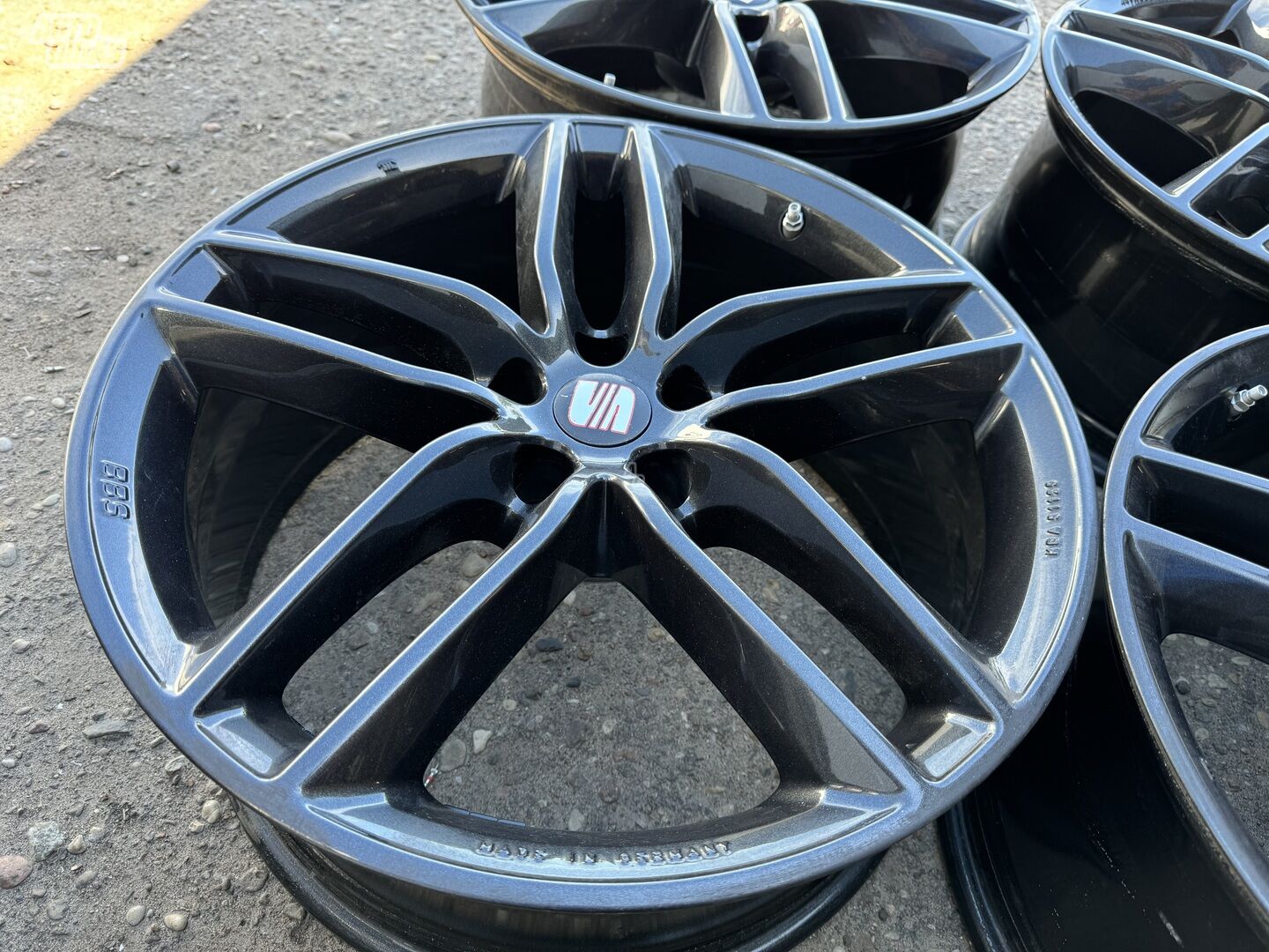 Seat Siunciam, 8.5J ET32 light alloy R19 rims