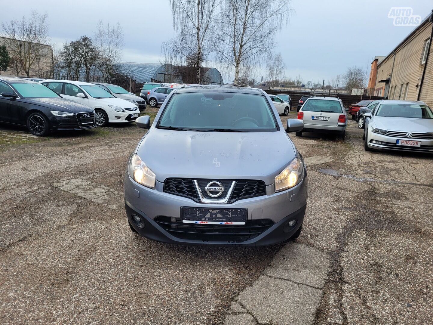 Nissan Qashqai 2011 y Off-road / Crossover