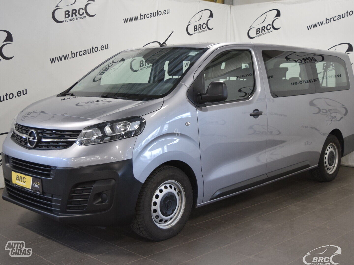 Opel Vivaro 9 Seats M/T 2022 y