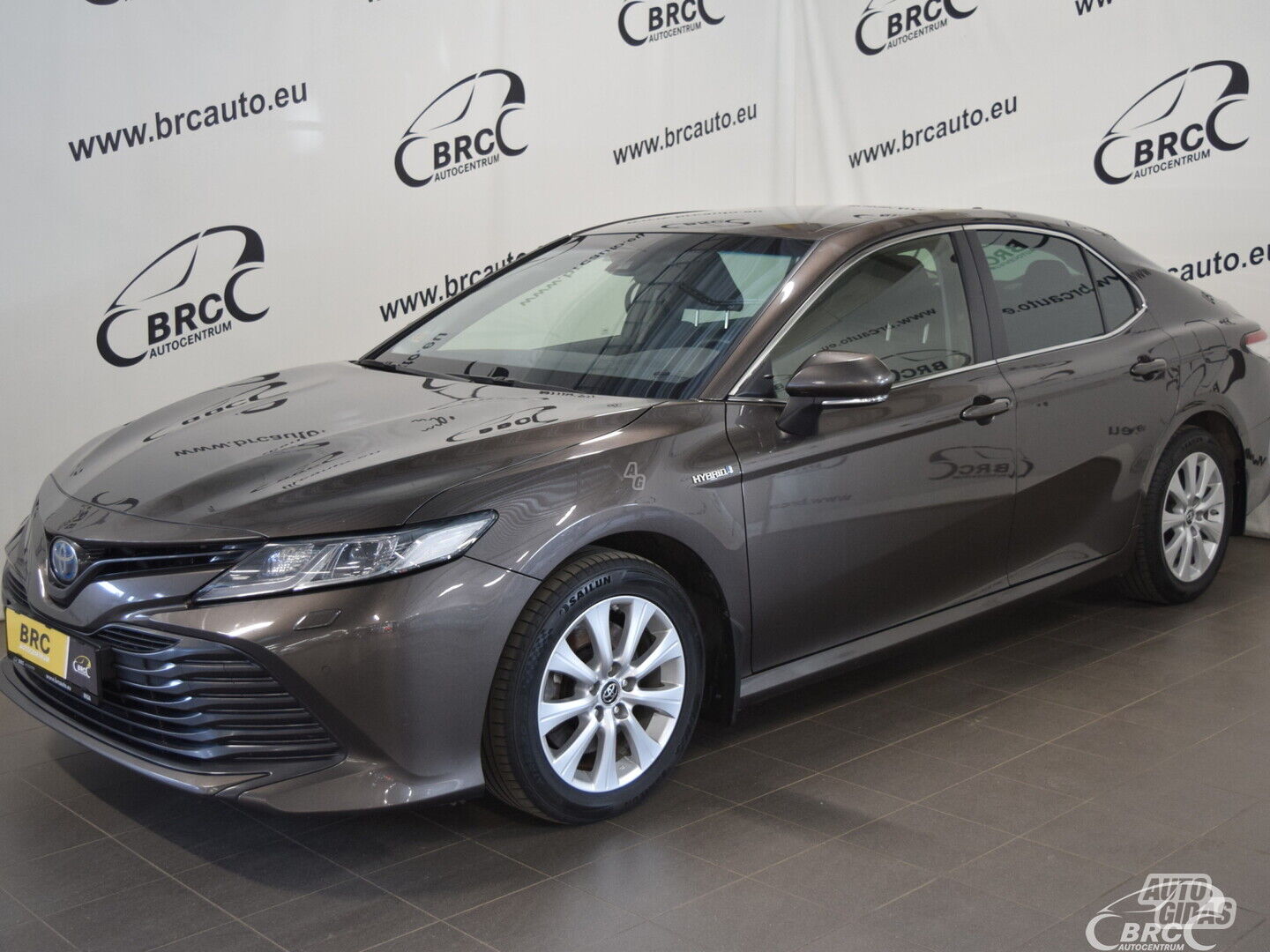 Toyota Camry Hybrid A/T 2019 y