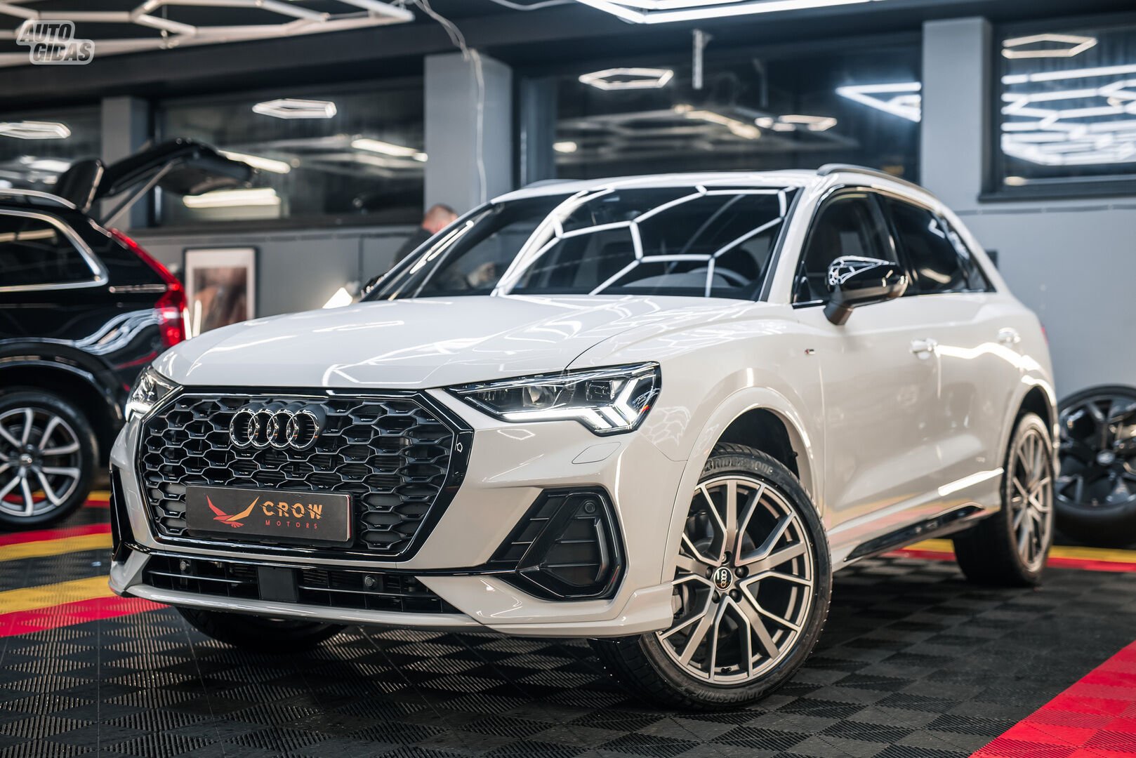 Audi Q3 2023 y Off-road / Crossover