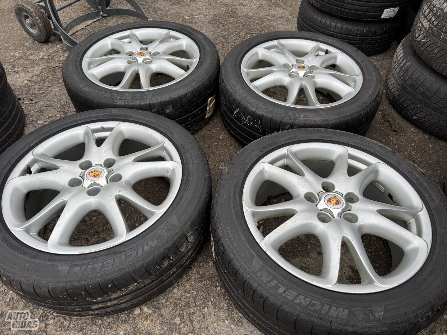 Porsche Siunciam, 9J ET60 light alloy R20 rims