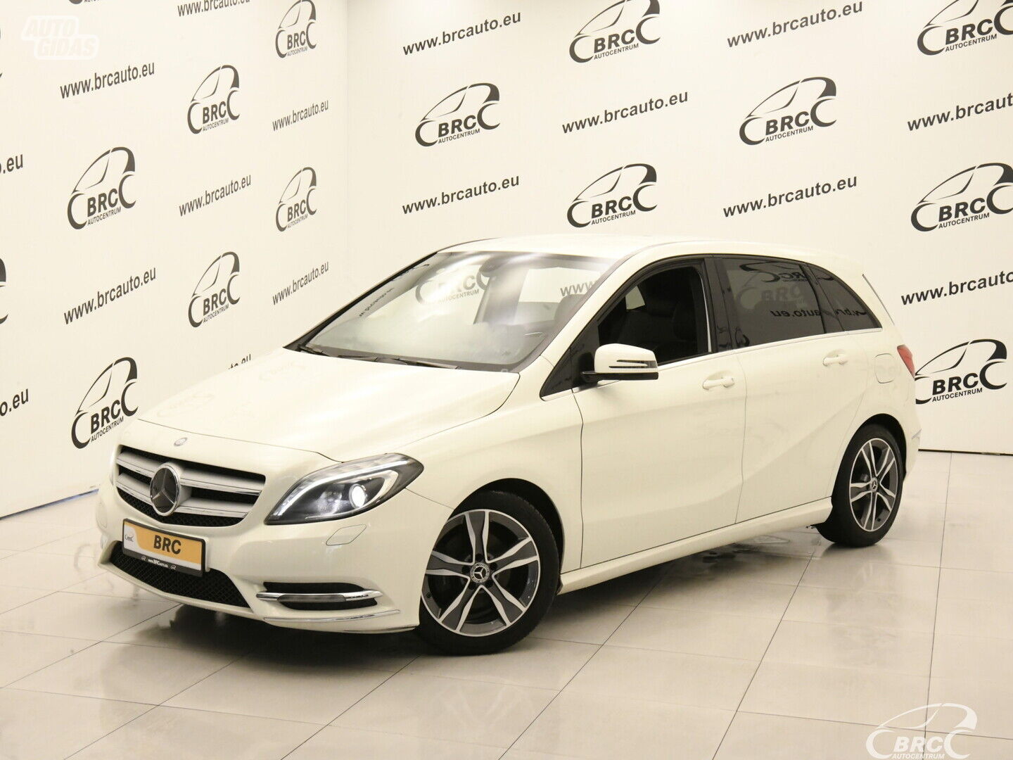 Mercedes-Benz B 180 2012 y Hatchback