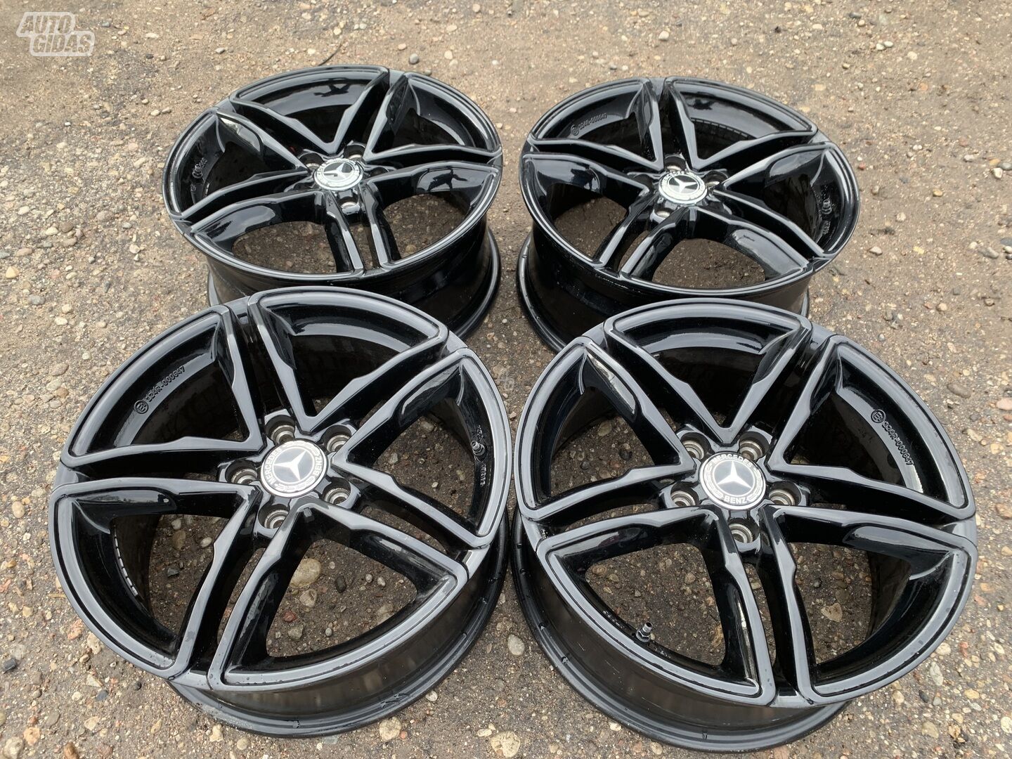 Mercedes-Benz Siunciam, 8J ET50 light alloy R18 rims