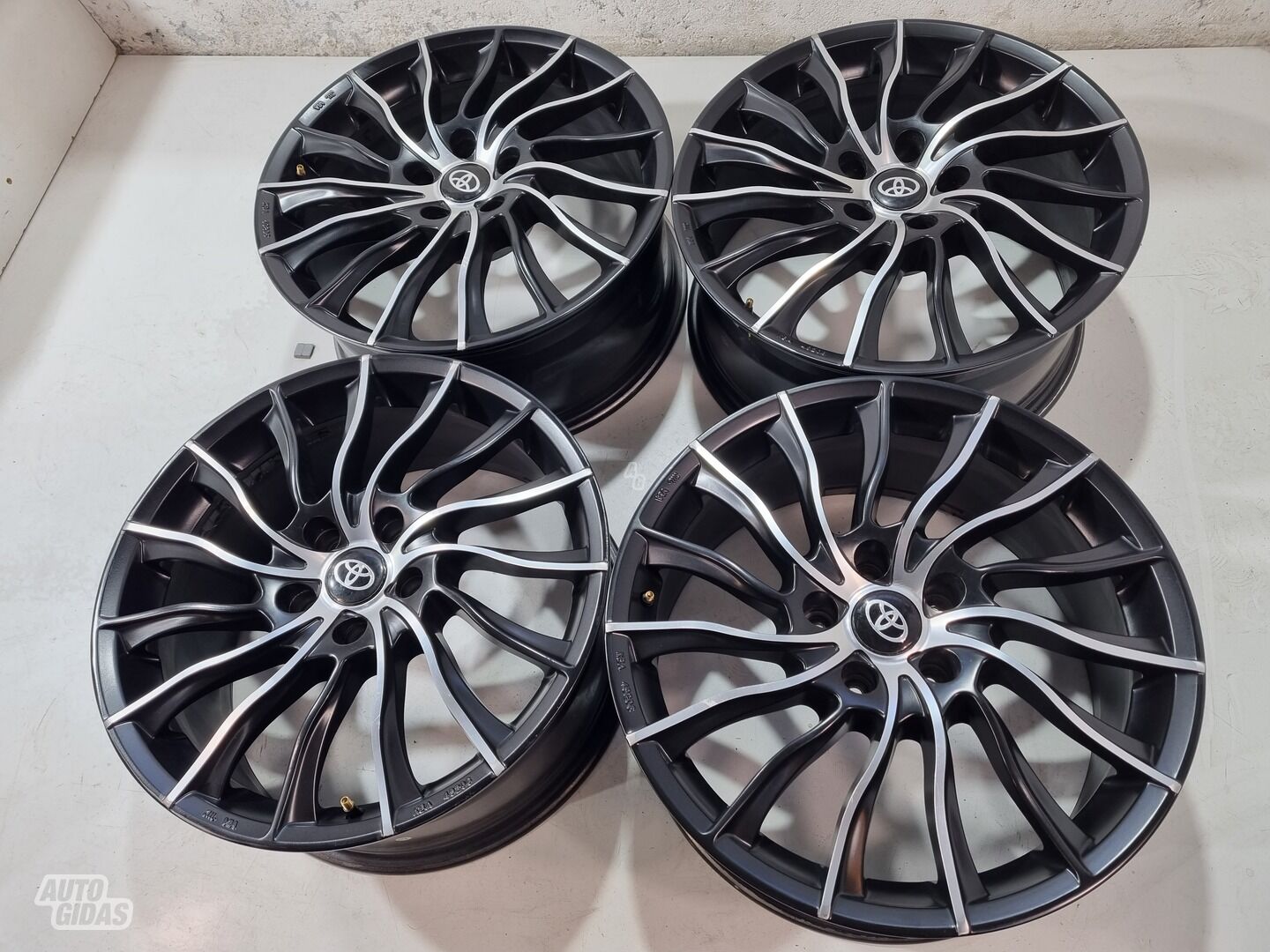 Toyota R18 Avensis light alloy R18 rims