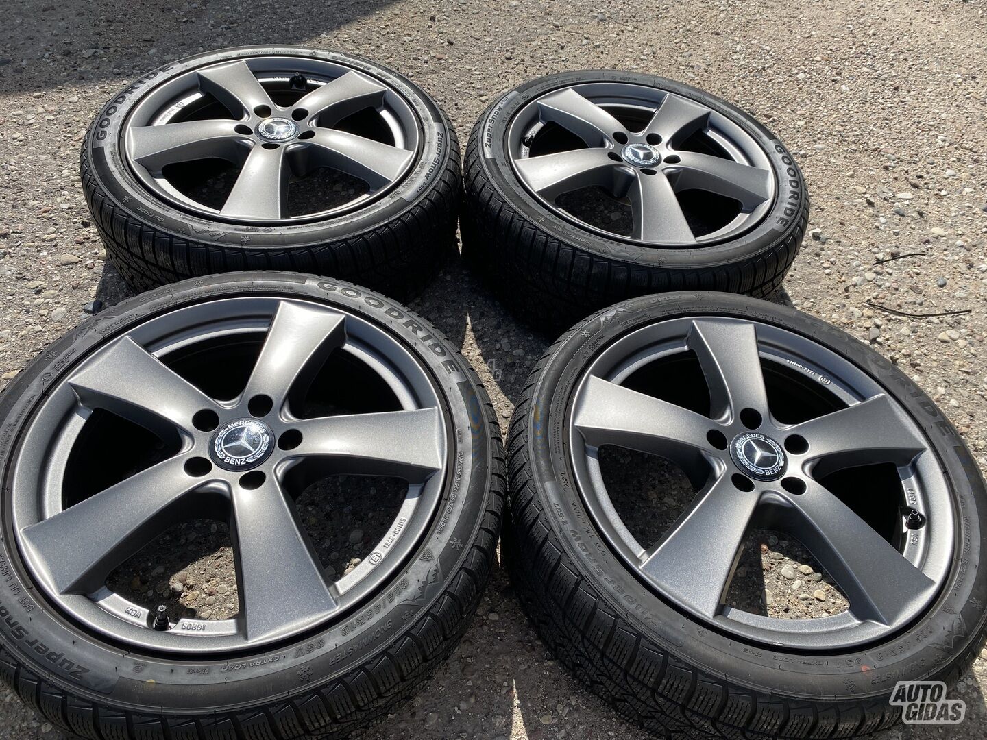 Mercedes-Benz Siunciam, 7.5J ET51 light alloy R18 rims