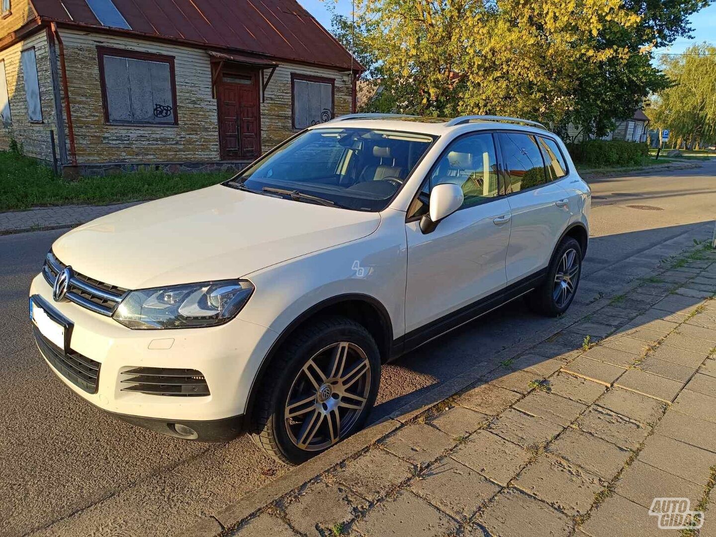 Volkswagen Touareg 2011 г Внедорожник / Кроссовер