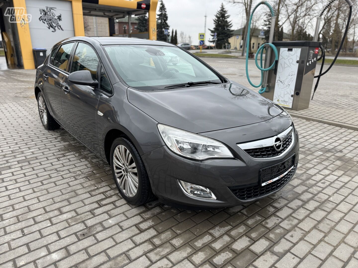 Opel Astra 2011 y Hatchback