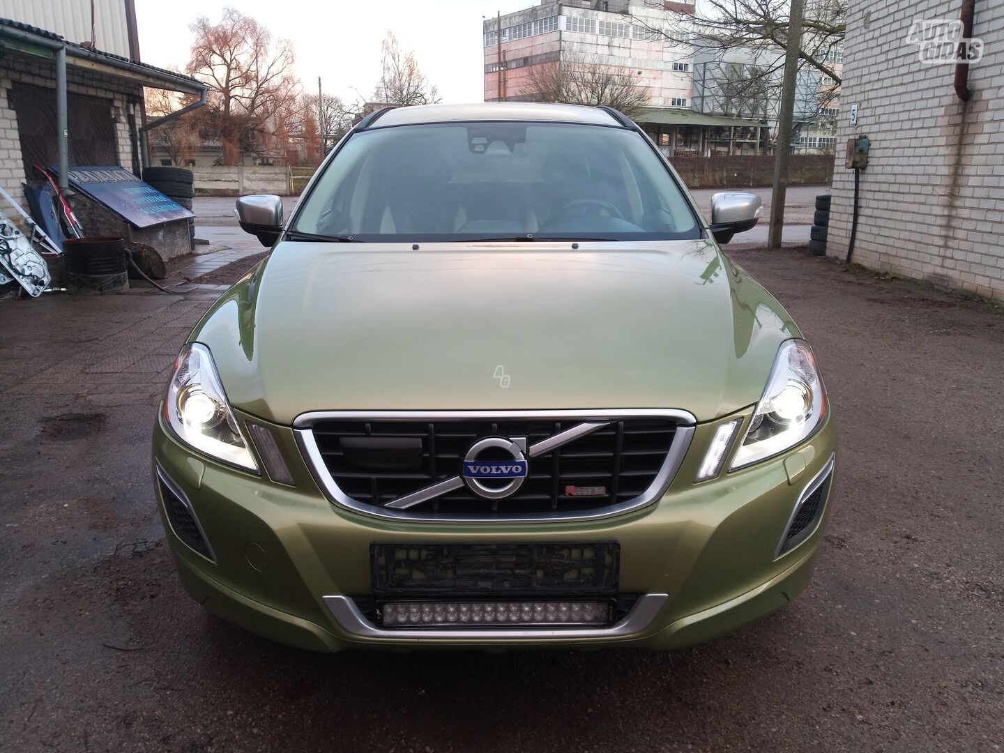 Volvo XC60 2010 г Внедорожник / Кроссовер