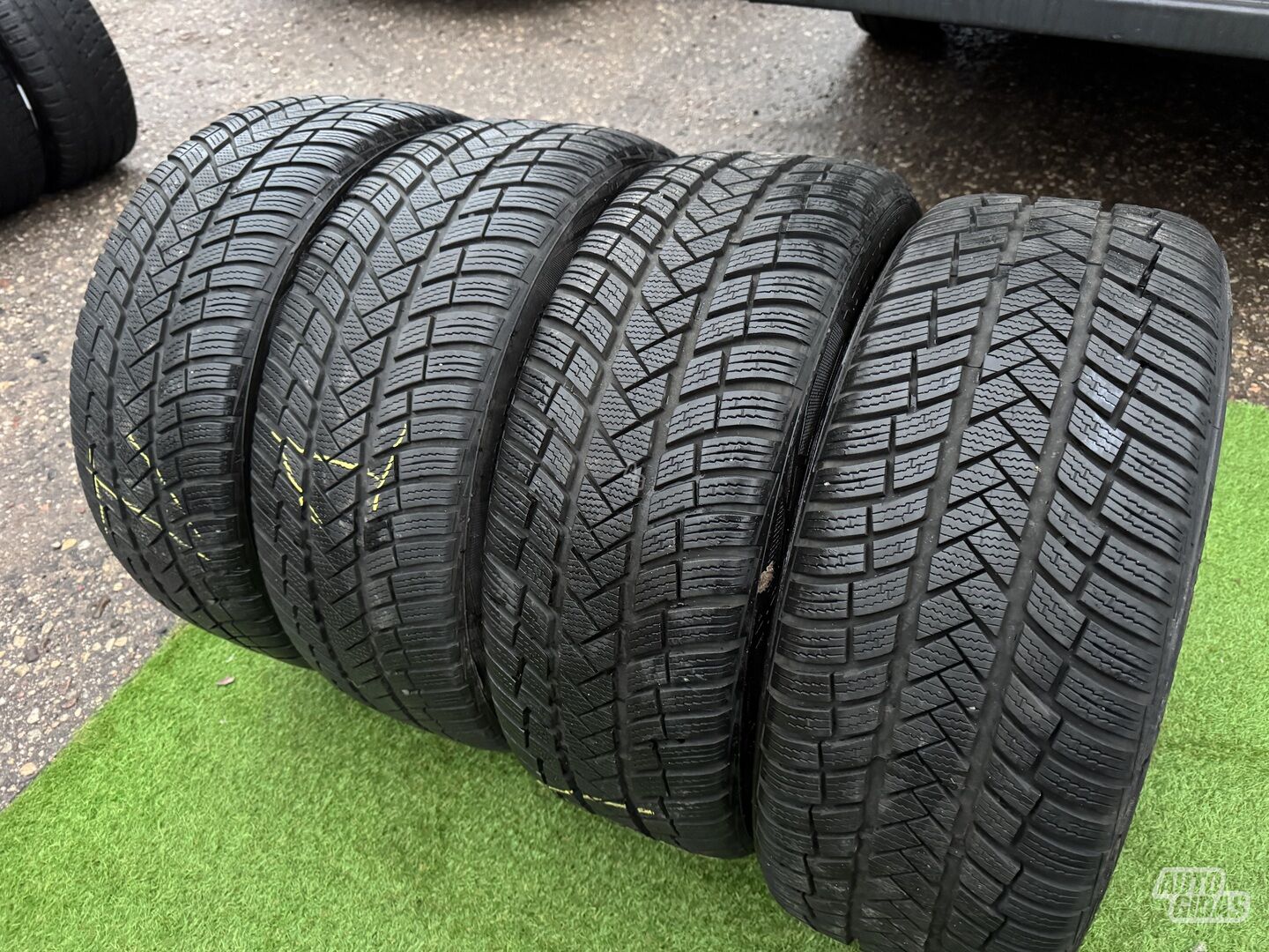 Vredestein Siunciam, 6+8mm 2020 R18 winter tyres passanger car