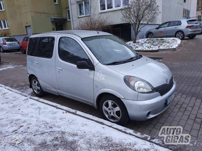 Toyota Yaris Verso 2000 y Van