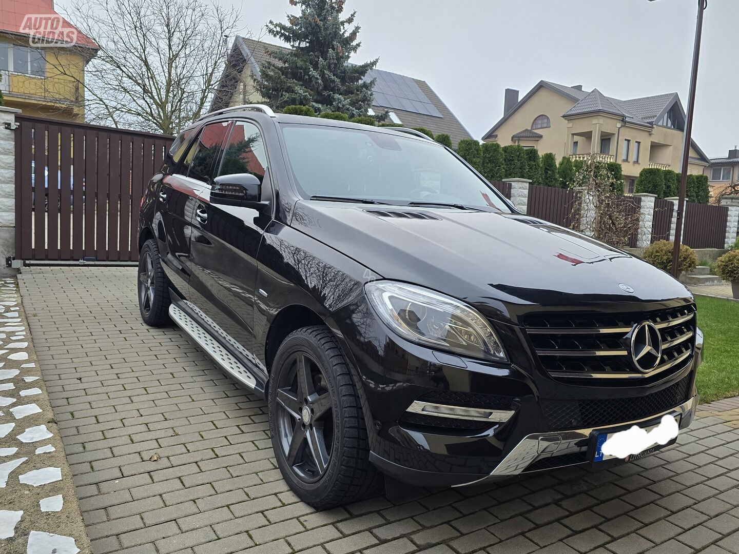 Mercedes-Benz ML 350 2012 г Внедорожник / Кроссовер