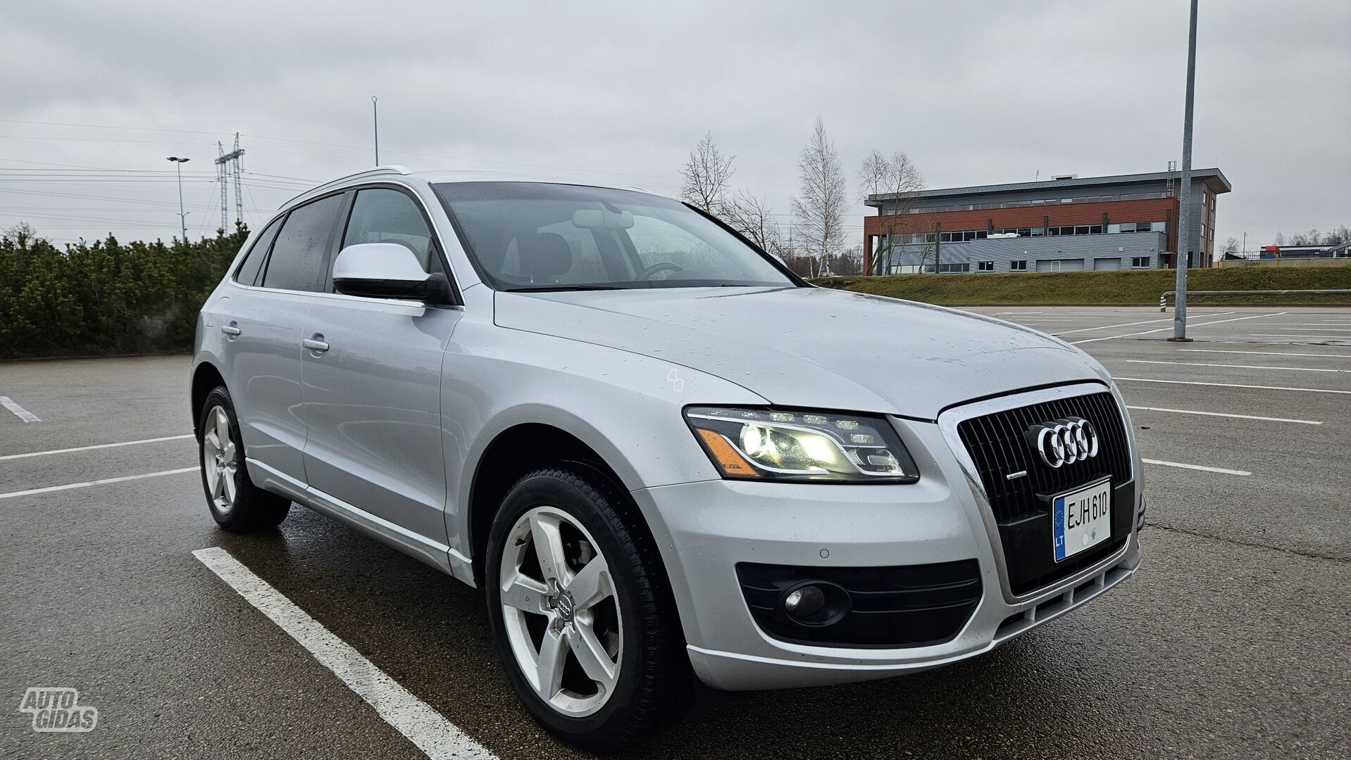 Audi Q5 2011 y Off-road / Crossover