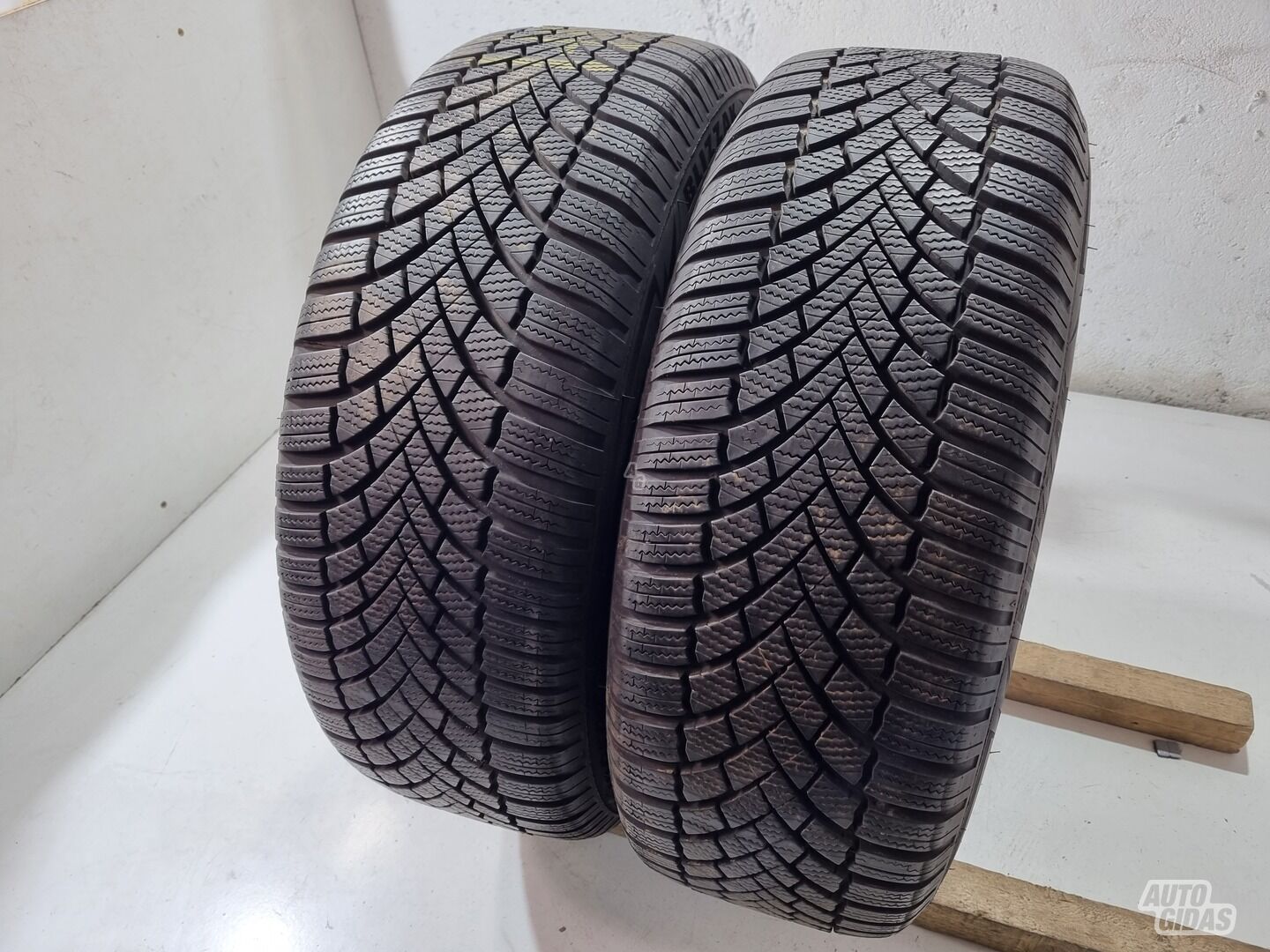 Bridgestone 7-8mm, 2022m R17 žieminės padangos lengviesiems