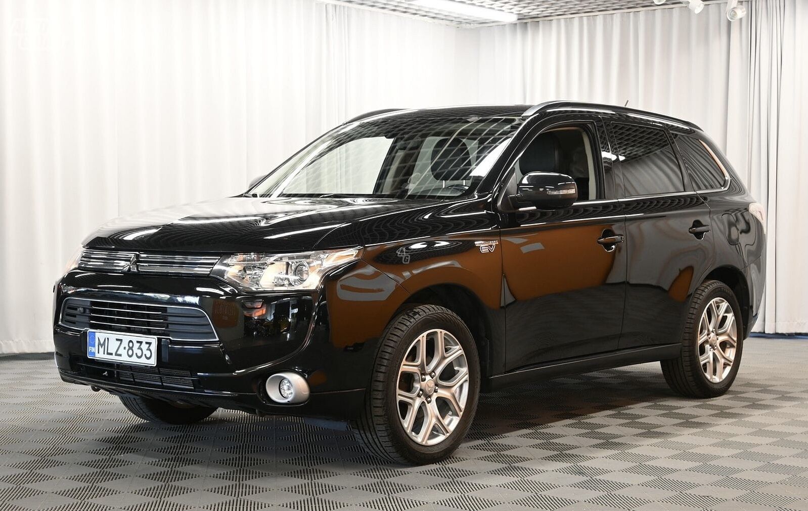 Mitsubishi Outlander 2015 m Visureigis / Krosoveris